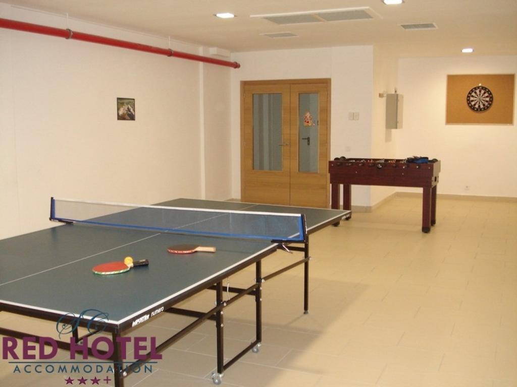 Red Hotel Accommodation Cluj-Napoca Ngoại thất bức ảnh