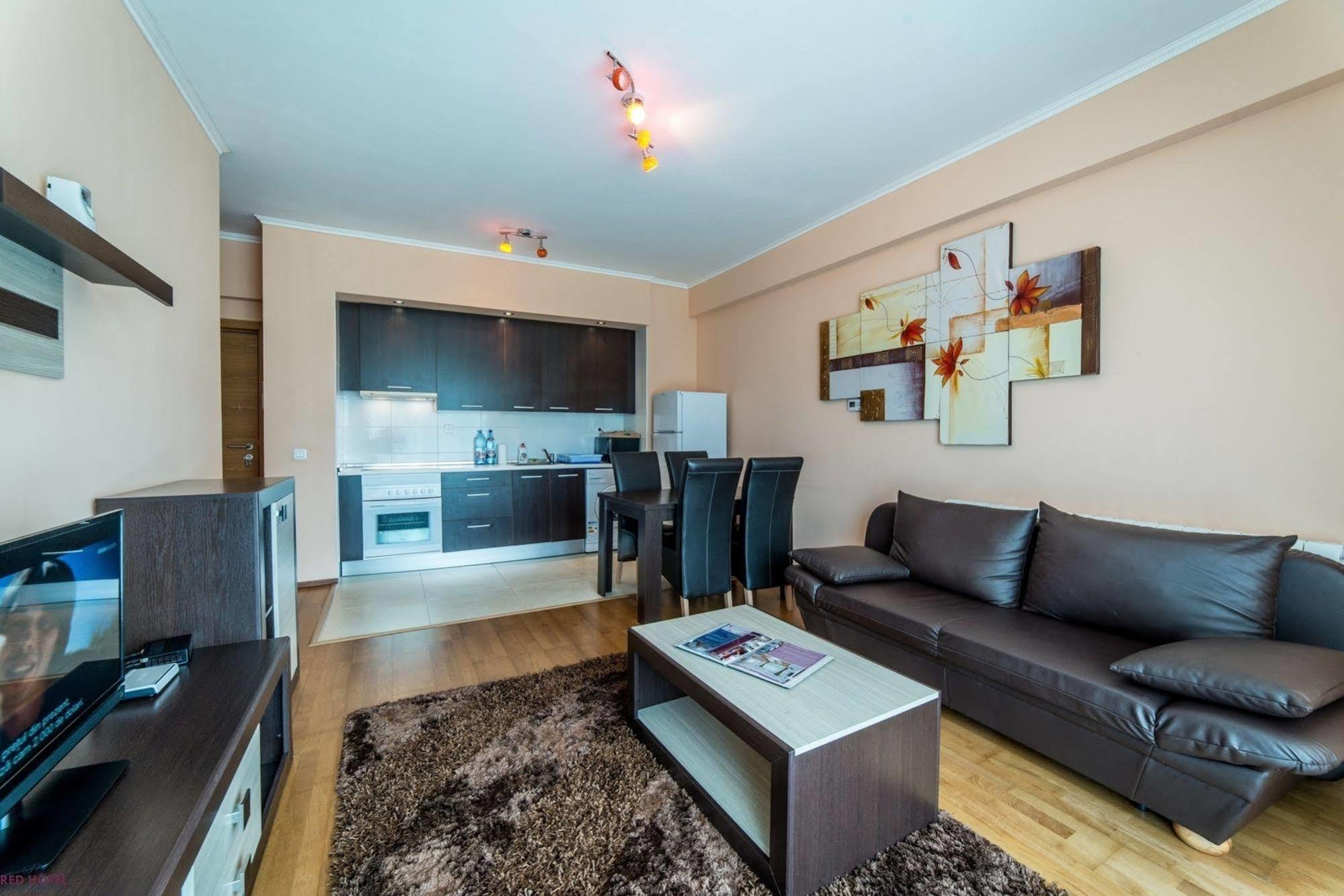 Red Hotel Accommodation Cluj-Napoca Ngoại thất bức ảnh